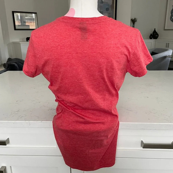 Initial Attraction SS V Nk Maple Leaf Print Poly Blend T Shirt Top Red Sz L NWOT - Picture 7 of 11